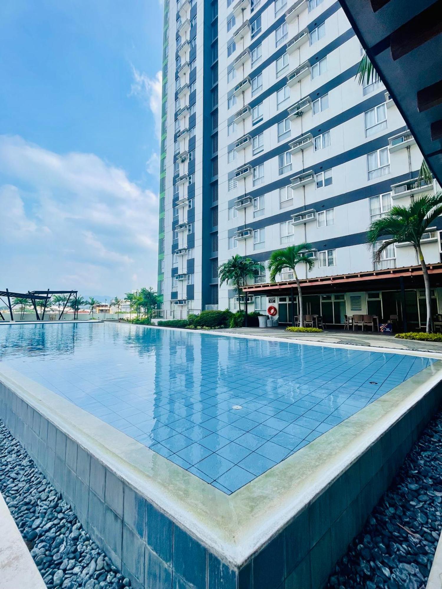 2-Bedroom Condo Unit With Balcony At Centrio Tower Beside Ayala Centrio Mall Downtown Cdo Cagayan de Oro Buitenkant foto