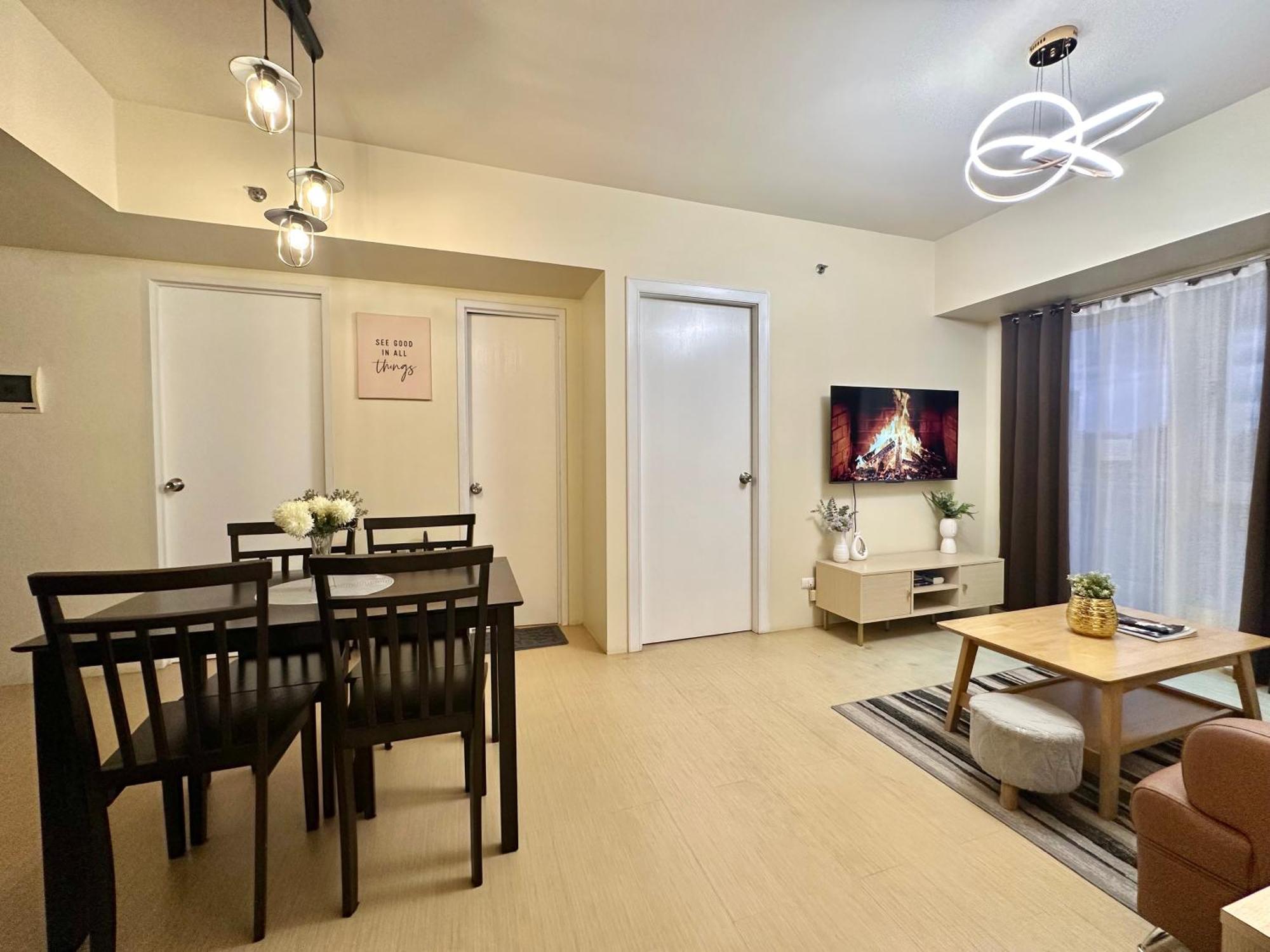 2-Bedroom Condo Unit With Balcony At Centrio Tower Beside Ayala Centrio Mall Downtown Cdo Cagayan de Oro Buitenkant foto